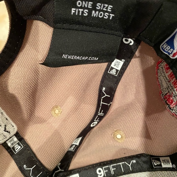 Snap back/adjustable Toronto Raptors hats. - Picture 6 of 9